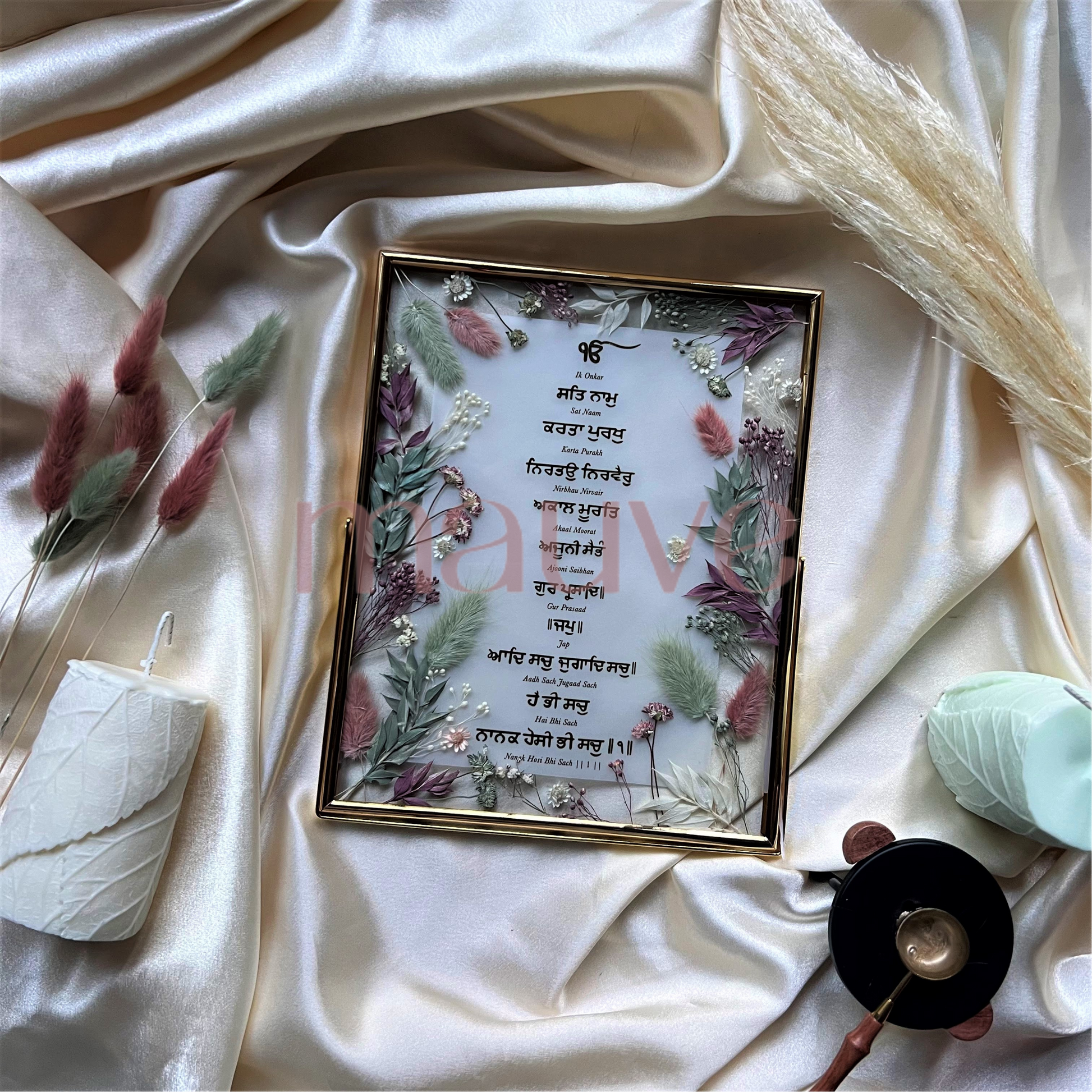 mool mantar_gold frame with gold foil